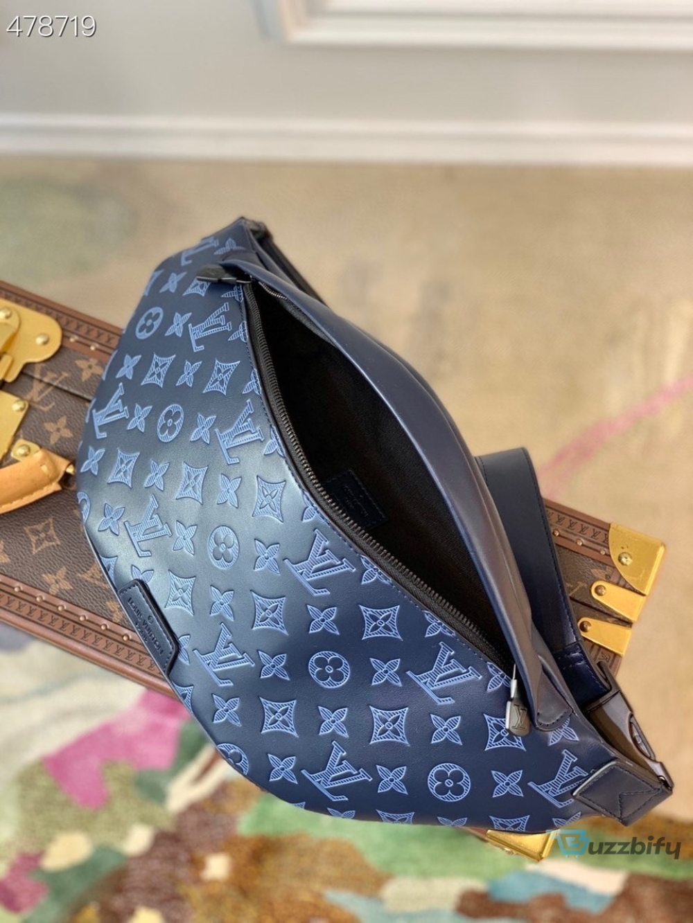 louis vuitton discovery bumbag pm monogram shadow navy blue for men mens belt bags 173in44cm lv m45729 2799 buzzbify 1 16