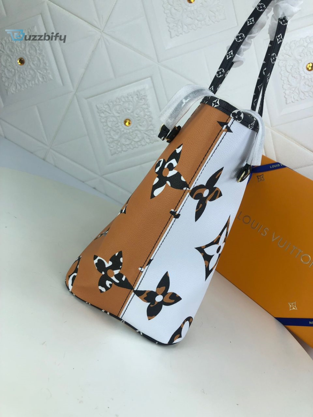 Louis Vuitton Neverfull MM Tote Bag Monogram Jungle Canvas Black/Caramel For Women, Women’s Handbags, Shoulder Bags 12.2in/31cm LV M44716