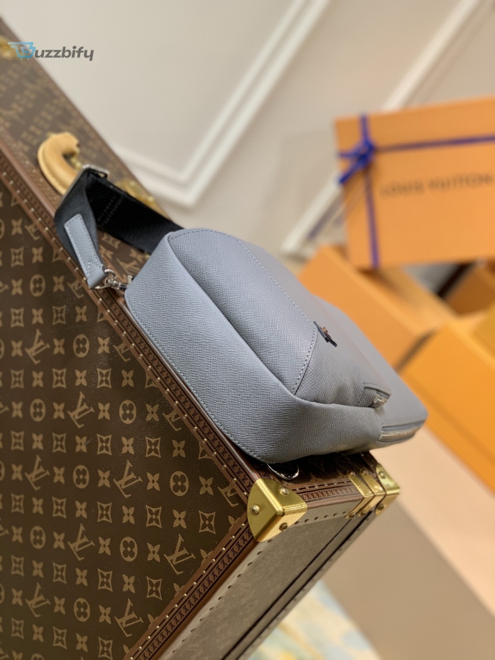 Louis Vuitton Avenue Sling Bag Taiga Grey For Men, Men’s Bags, Crossbody Bags 12.2in/31cm LV M30801
