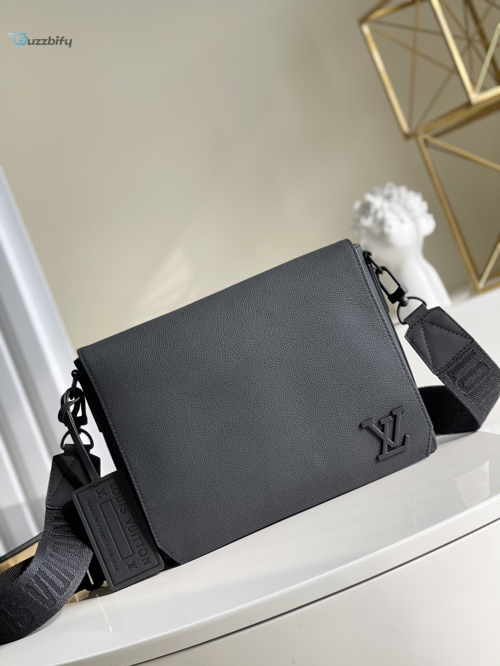 Lv messenger bag 2019 online