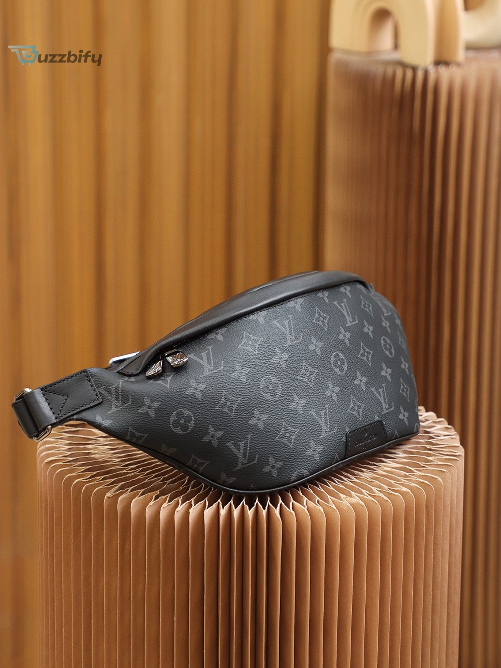Louis Vuitton Discovery Bumbag PM Monogram Eclipse Canvas For Men, Men’s Bags, Belt Bags 17.3in/44cm LV M46035
