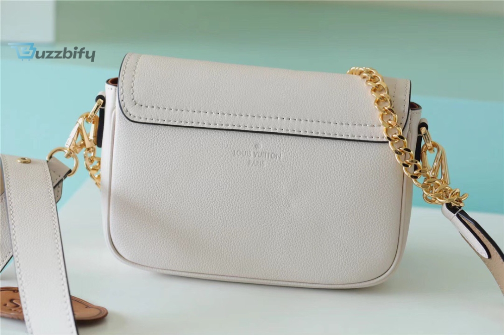 Louis Vuitton Lockme Tender White For Women Womens Handbags Shoulder And Crossbody Bags 7.5In19cm Lv 17 Louis Vuitton Lockme Tender White For Women, Women’s Handbags, Shoulder And Crossbody Bags 7.5in/19cm LV