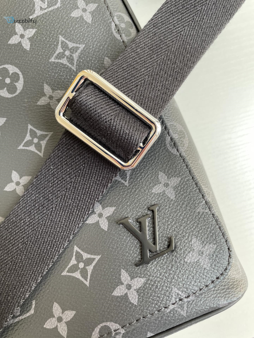 Louis Vuitton District MM Monogram Eclipse Canvas For Men, Men’s Bags, Shoulder And Crossbody Bags 12.2in/31cm LV M44001
