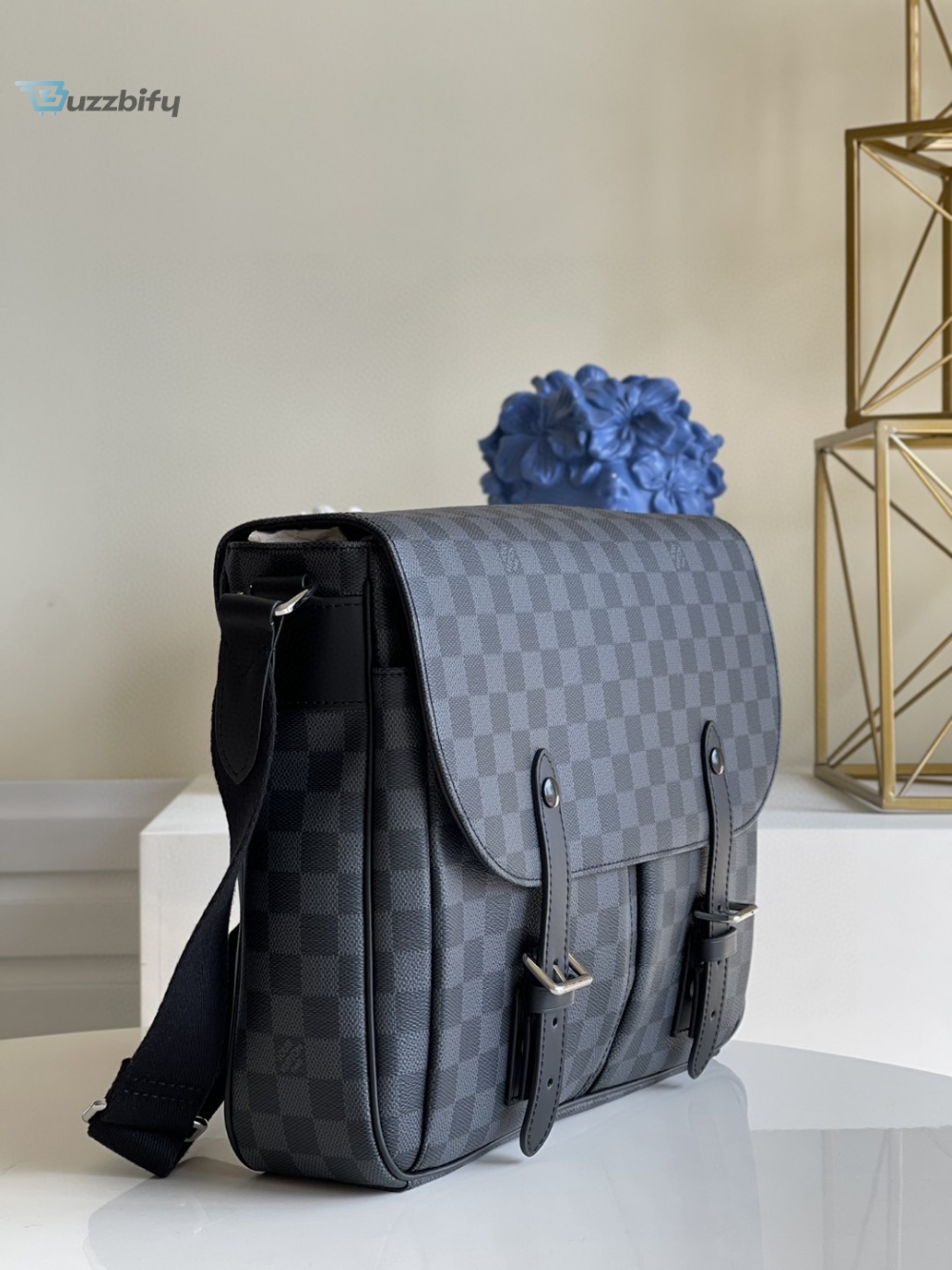 Louis vuitton graphite messenger bag online