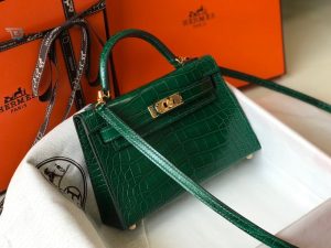 hermes mini kelly 19 green crocodile bag for women womens handbags shoulder bags 75in19cm buzzbify 1